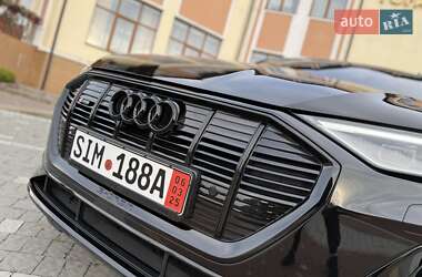 Внедорожник / Кроссовер Audi e-tron 2022 в 