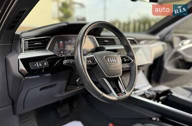 Внедорожник / Кроссовер Audi e-tron 2022 в 