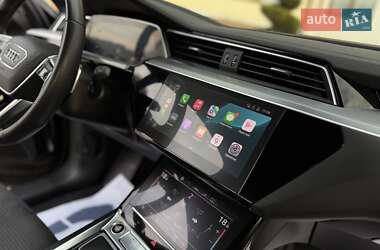 Внедорожник / Кроссовер Audi e-tron 2022 в 