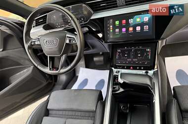 Внедорожник / Кроссовер Audi e-tron 2022 в 