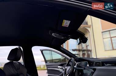 Внедорожник / Кроссовер Audi e-tron 2022 в 