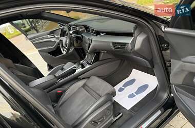 Внедорожник / Кроссовер Audi e-tron 2022 в 