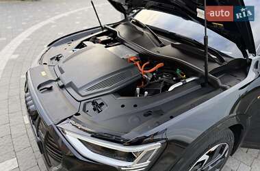 Внедорожник / Кроссовер Audi e-tron 2022 в 