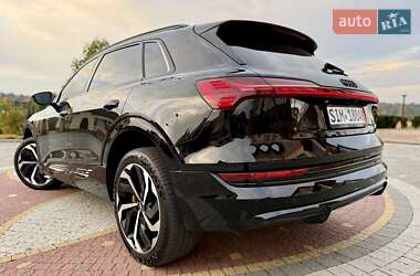 Внедорожник / Кроссовер Audi e-tron 2022 в 