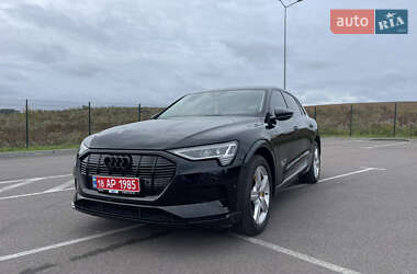 Позашляховик / Кросовер Audi e-tron 2023 в 