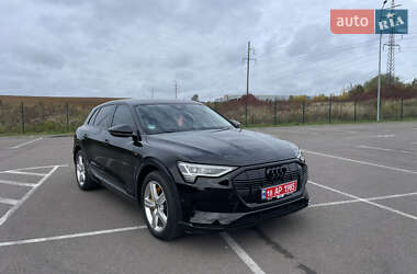 Позашляховик / Кросовер Audi e-tron 2023 в 