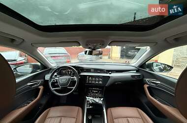 Внедорожник / Кроссовер Audi e-tron 2021 в 