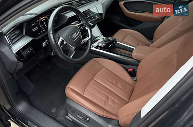 Внедорожник / Кроссовер Audi e-tron 2021 в 
