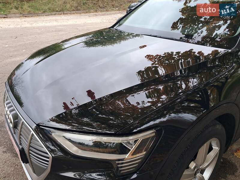 Позашляховик / Кросовер Audi e-tron 2021 в Рівному
