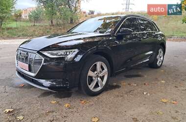 Позашляховик / Кросовер Audi e-tron 2021 в 