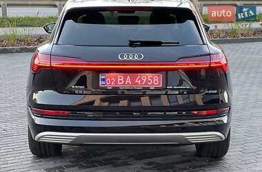 Внедорожник / Кроссовер Audi e-tron 2022 в 