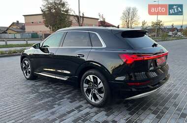Внедорожник / Кроссовер Audi e-tron 2022 в 
