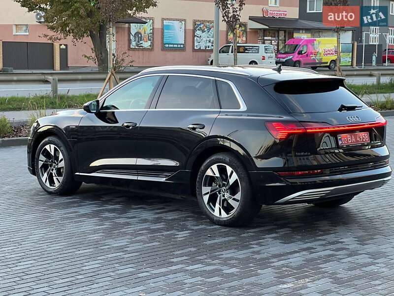 Позашляховик / Кросовер Audi e-tron 2022 в Вінниці