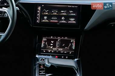 Внедорожник / Кроссовер Audi e-tron 2022 в 