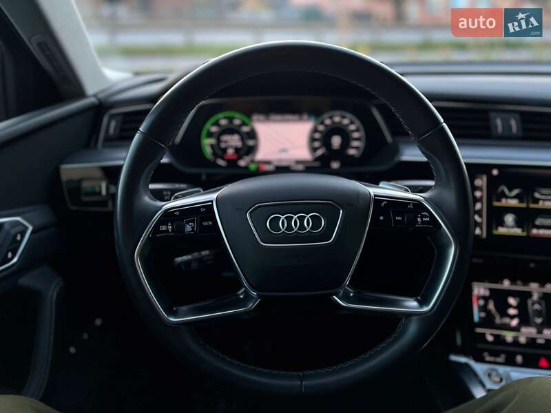 Позашляховик / Кросовер Audi e-tron 2022 в Вінниці