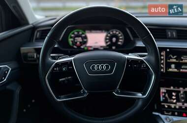 Внедорожник / Кроссовер Audi e-tron 2022 в 