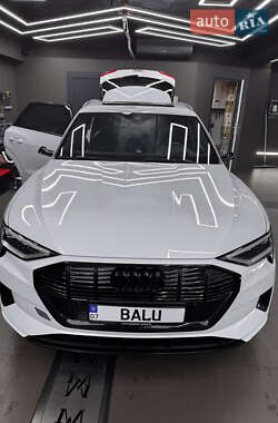 Внедорожник / Кроссовер Audi e-tron 2019 в 