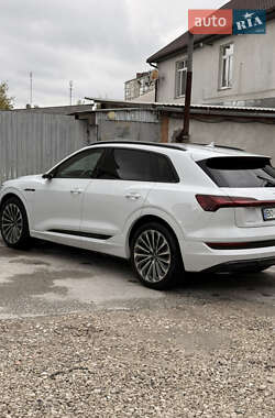 Внедорожник / Кроссовер Audi e-tron 2021 в 