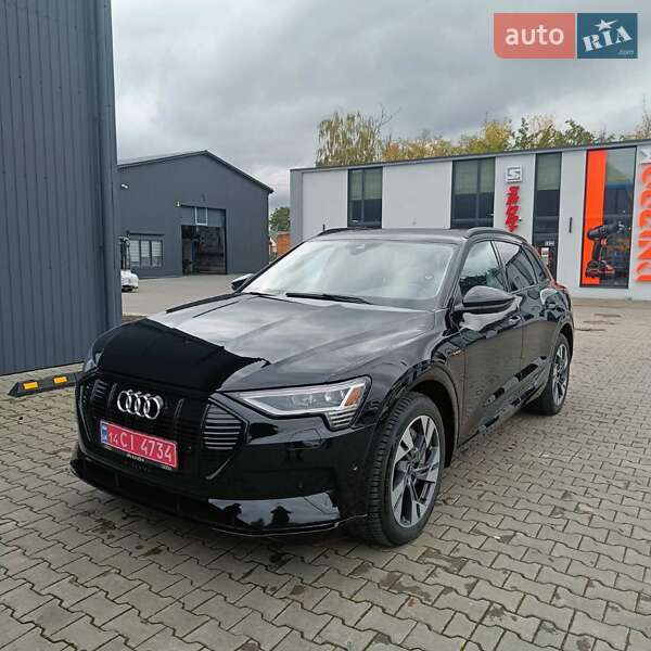 Внедорожник / Кроссовер Audi e-tron 2021 в 