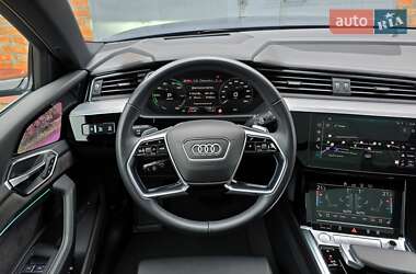 Внедорожник / Кроссовер Audi e-tron 2020 в 