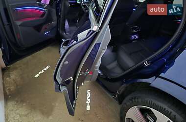 Внедорожник / Кроссовер Audi e-tron 2020 в 