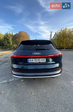 Внедорожник / Кроссовер Audi e-tron 2021 в 