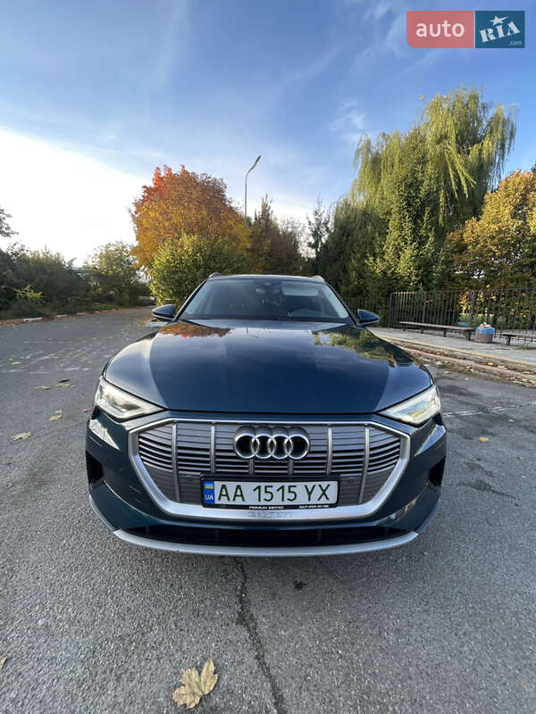 Внедорожник / Кроссовер Audi e-tron 2021 в Киеве