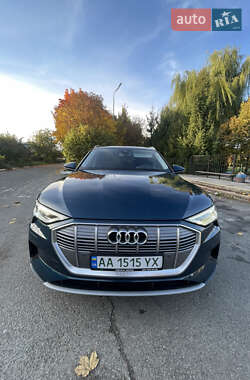 Внедорожник / Кроссовер Audi e-tron 2021 в 