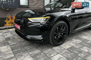 Позашляховик / Кросовер Audi e-tron 2019 в 