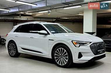 Позашляховик / Кросовер Audi e-tron 2019 в 