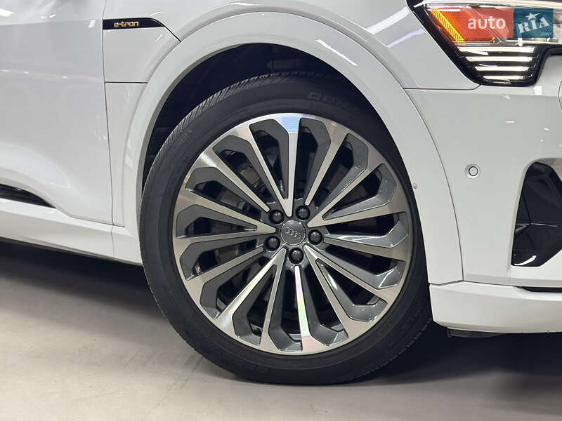 Позашляховик / Кросовер Audi e-tron 2019 в Києві