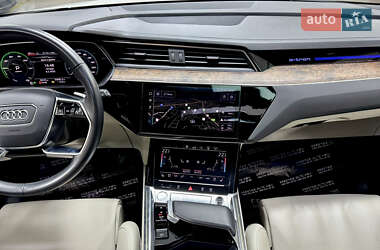 Позашляховик / Кросовер Audi e-tron 2019 в 