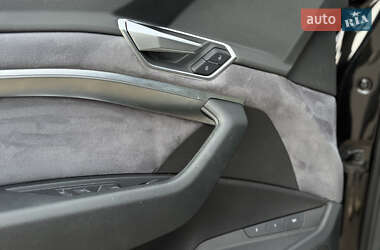 Внедорожник / Кроссовер Audi e-tron 2020 в 