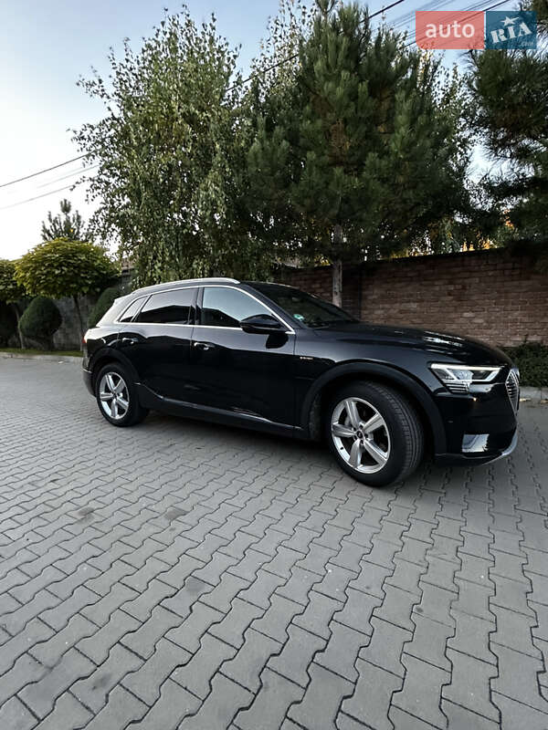 Позашляховик / Кросовер Audi e-tron 2023 в Києві