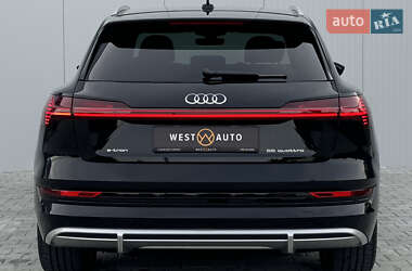 Позашляховик / Кросовер Audi e-tron 2022 в 