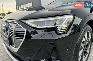 Позашляховик / Кросовер Audi e-tron 2022 в 