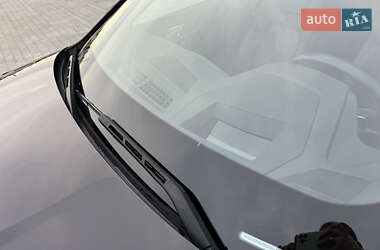 Позашляховик / Кросовер Audi e-tron 2022 в 