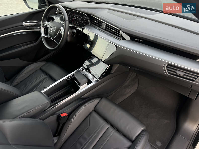 Внедорожник / Кроссовер Audi e-tron 2022 в Мукачево