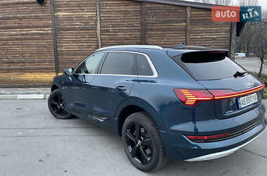 Позашляховик / Кросовер Audi e-tron 2019 в 