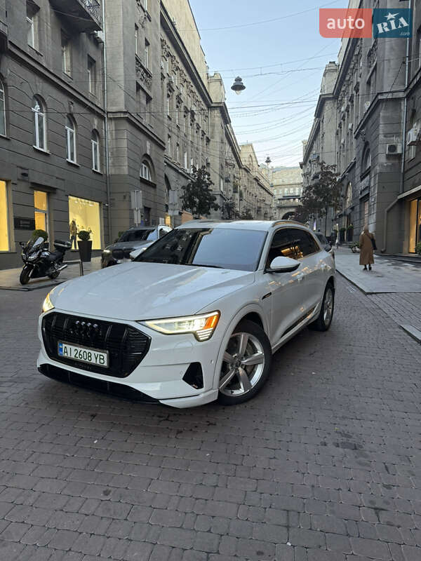 Audi e-tron 2019