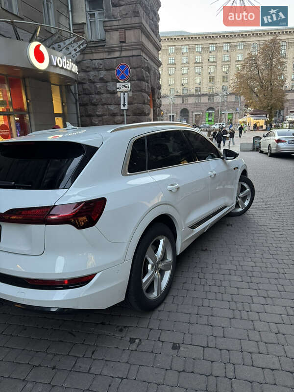 Внедорожник / Кроссовер Audi e-tron 2019 в Киеве