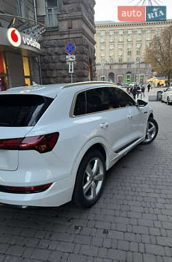 Позашляховик / Кросовер Audi e-tron 2019 в 