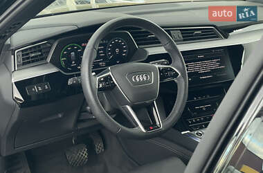 Внедорожник / Кроссовер Audi e-tron 2021 в 