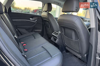 Внедорожник / Кроссовер Audi e-tron 2020 в 