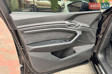 Позашляховик / Кросовер Audi e-tron 2023 в  фото 24 Позашляховик / Кросовер Audi e-tron 2023 в