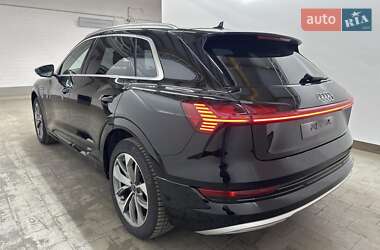 Позашляховик / Кросовер Audi e-tron 2022 в 