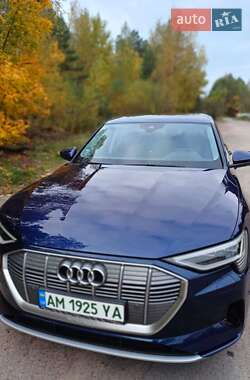 Позашляховик / Кросовер Audi e-tron 2021 в 