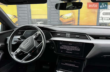 Позашляховик / Кросовер Audi e-tron 2021 в 