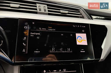 Позашляховик / Кросовер Audi e-tron 2021 в 