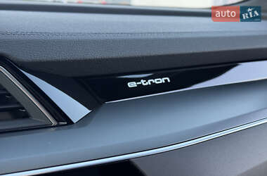 Позашляховик / Кросовер Audi e-tron 2020 в 